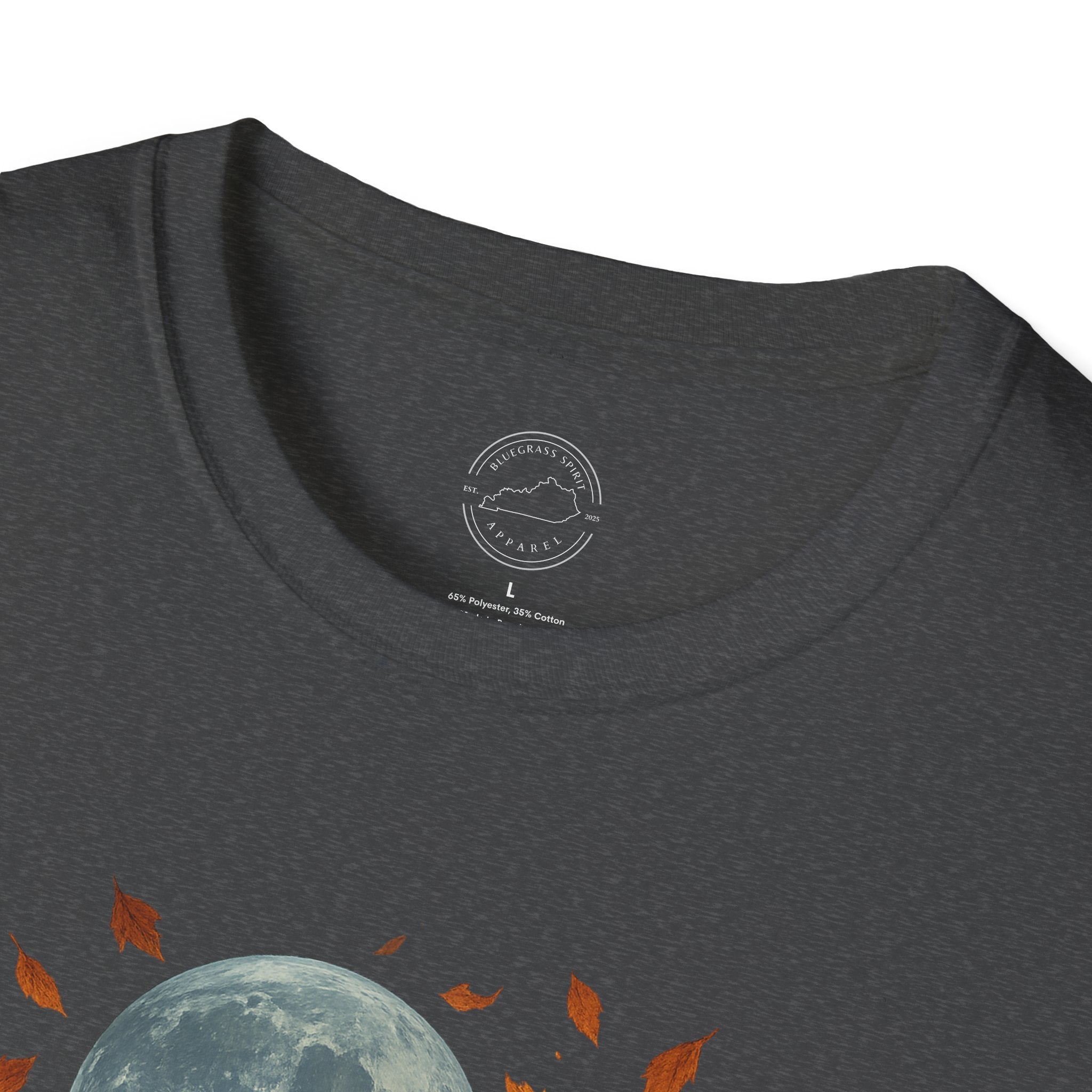 Howling Werewolf Under Full Moon – Autumn Horror T-Shirt