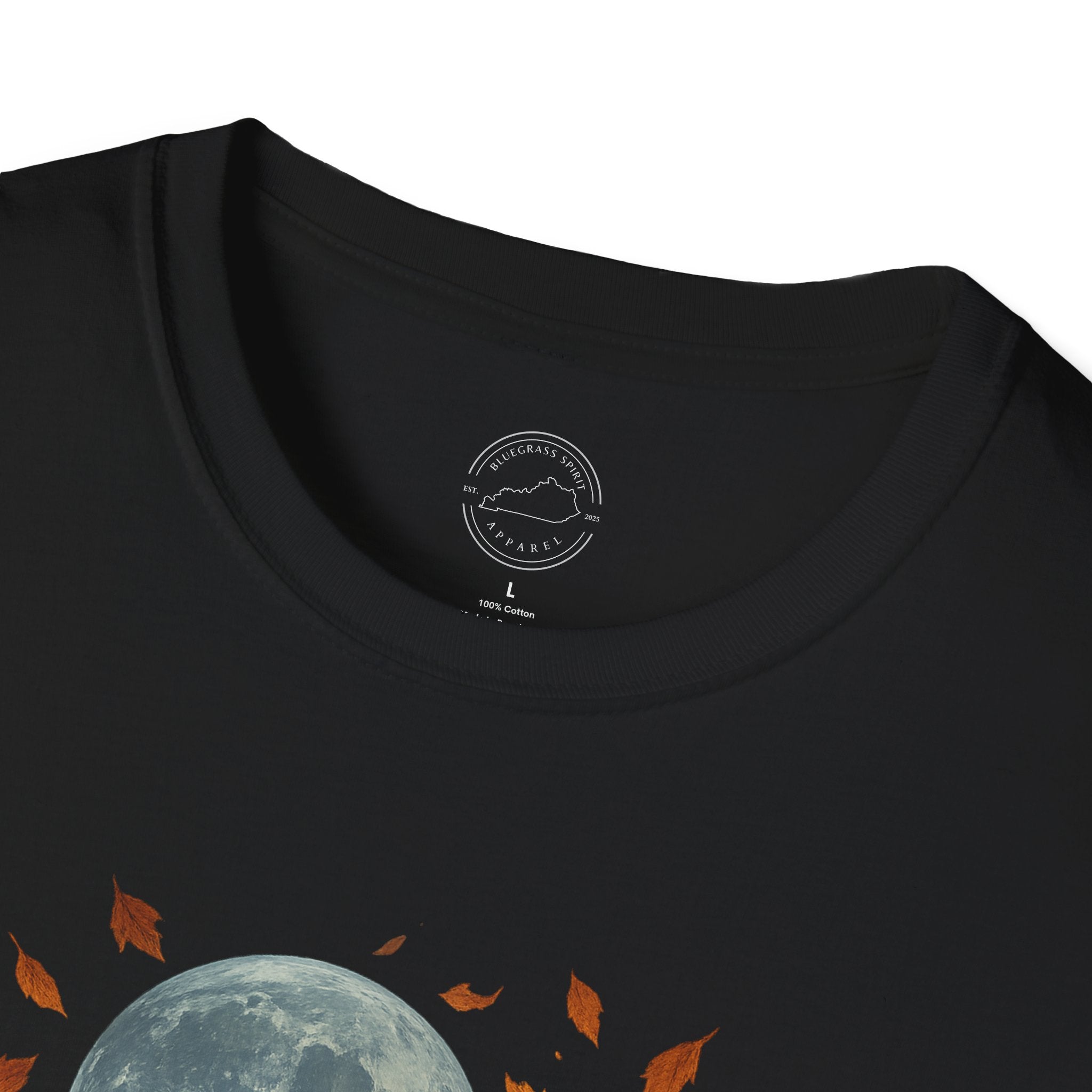 Howling Werewolf Under Full Moon – Autumn Horror T-Shirt